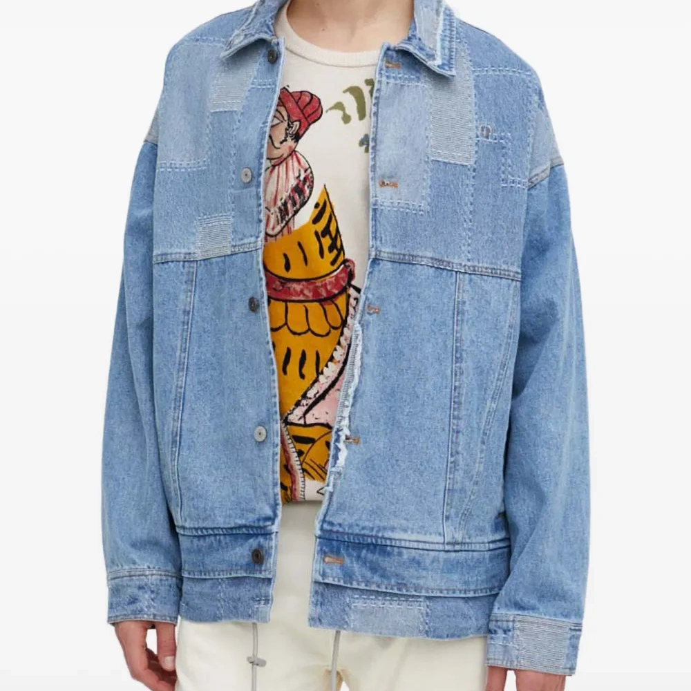 Джинсовая куртка с нашивкой-логотипом