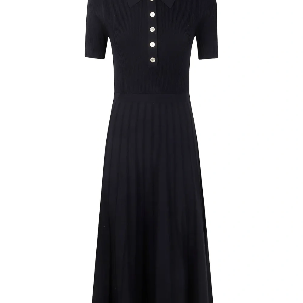 плиссированное платье миди в рубчик с воротником поло