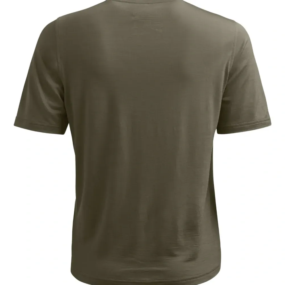 Футболка с логотипом