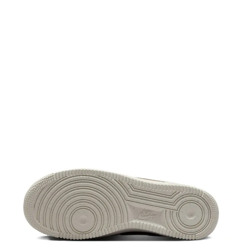 Кроссовки с перфорацией