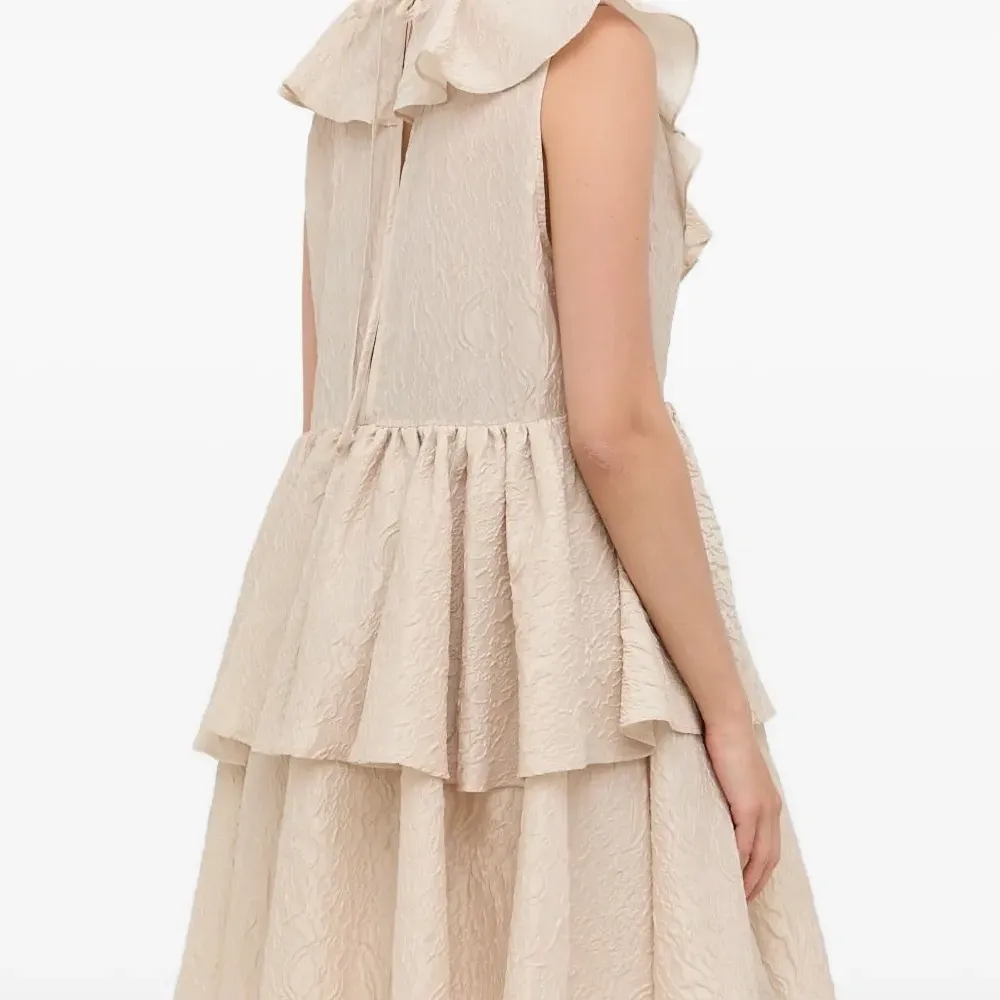 Платье мини с оборками