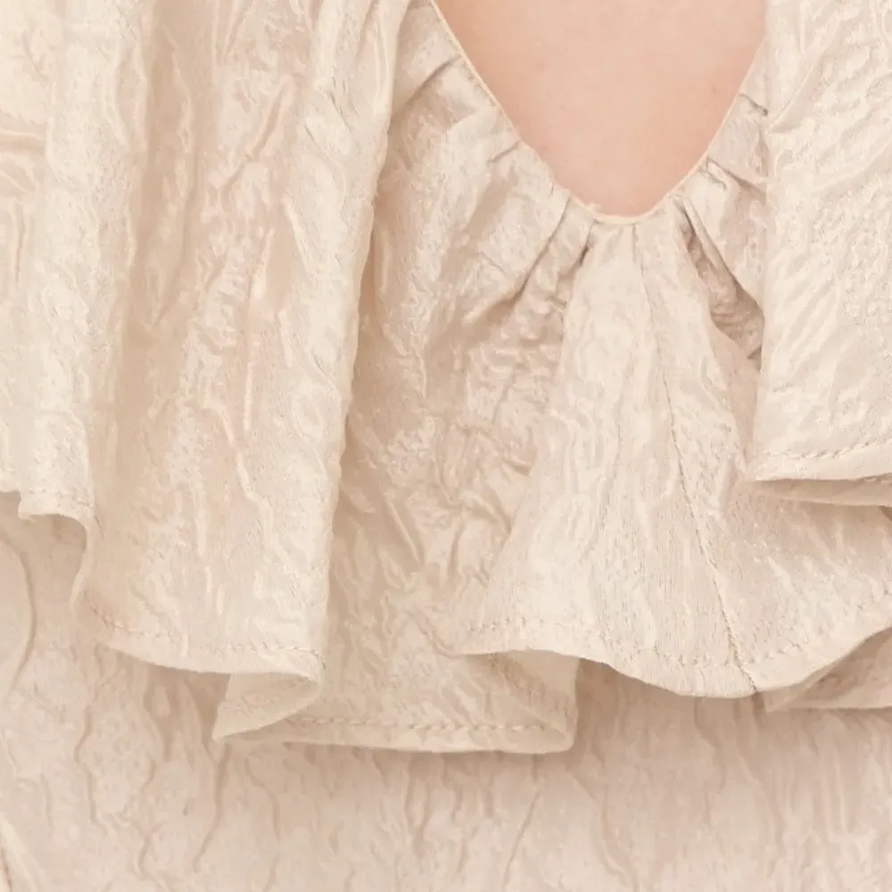 Платье мини с оборками