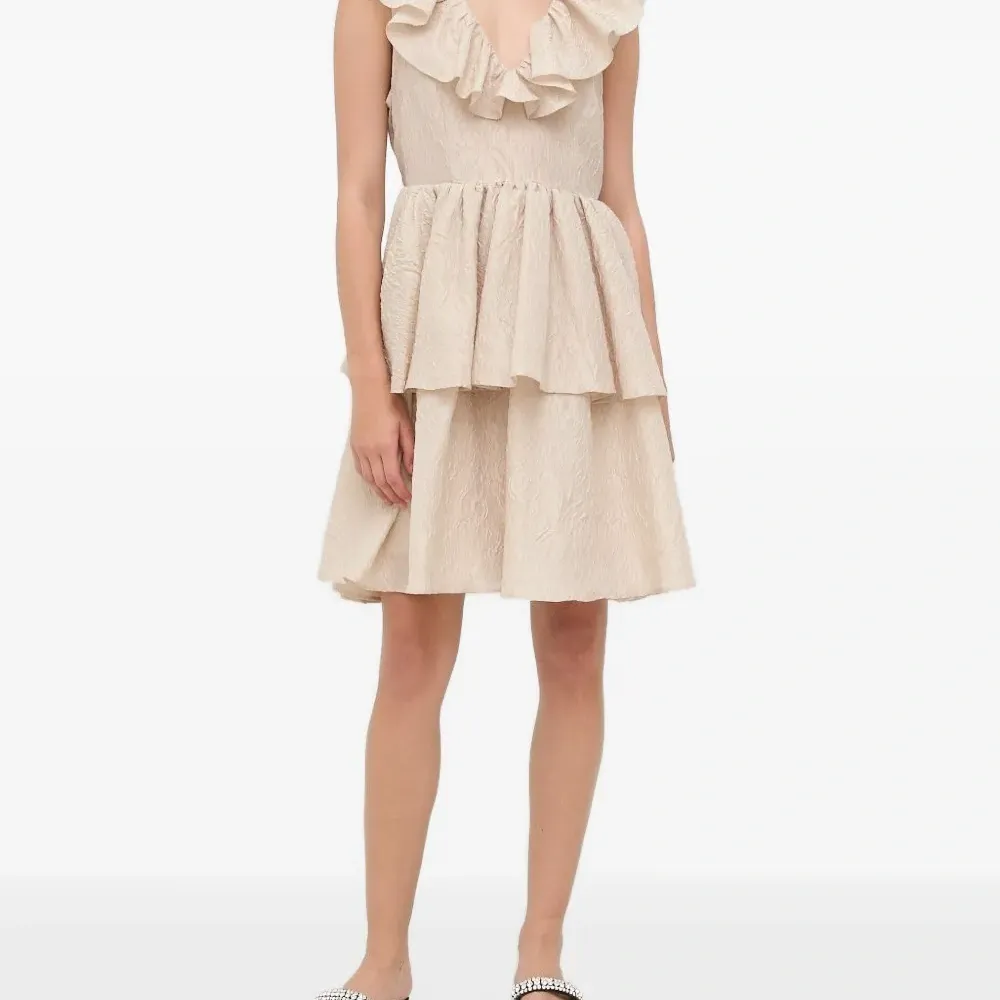 Платье мини с оборками