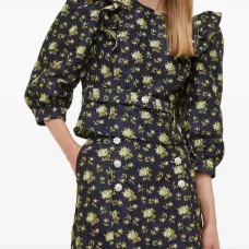 Блузка с цветочным принтом и объемными плечами