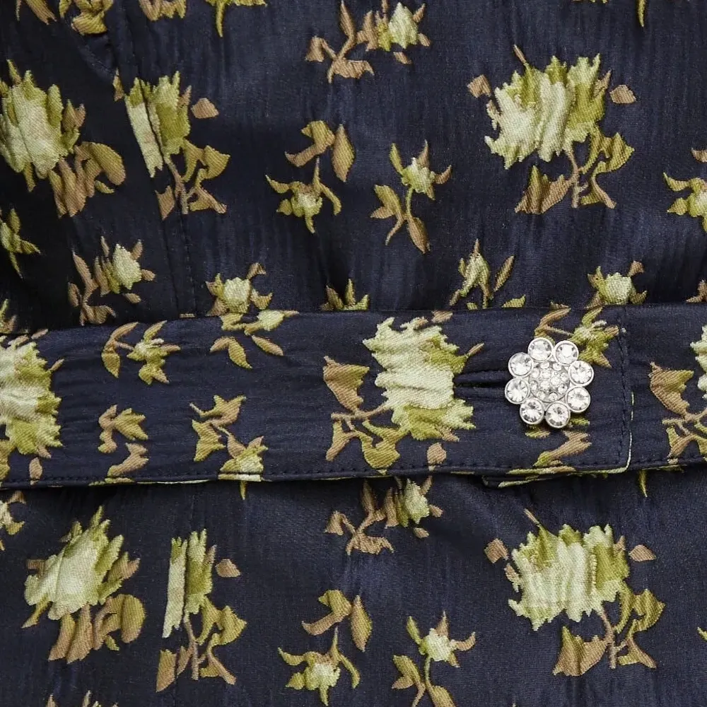 Блузка с цветочным принтом и объемными плечами Блузка с цветочным принтом и объемными плечами