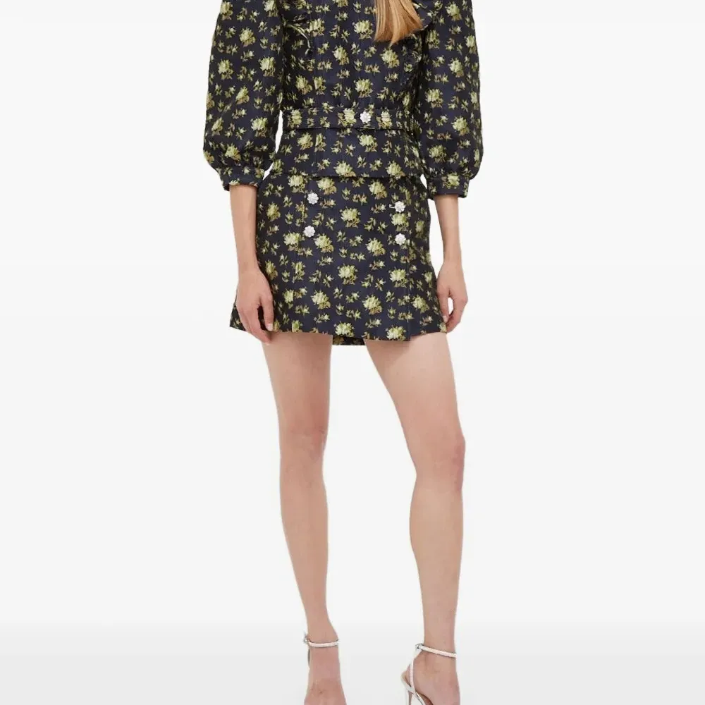 Блузка с цветочным принтом и объемными плечами Блузка с цветочным принтом и объемными плечами