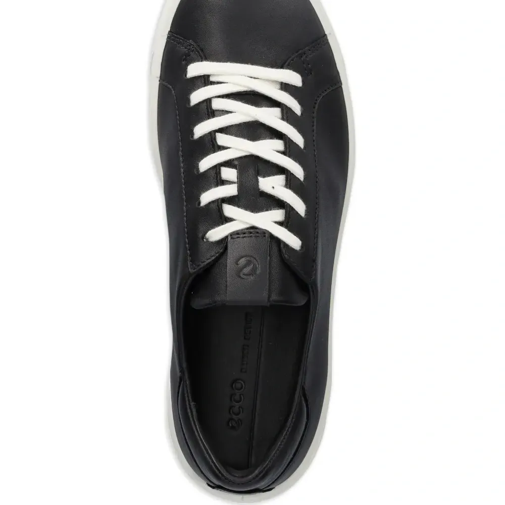 Кроссовки на шнуровке