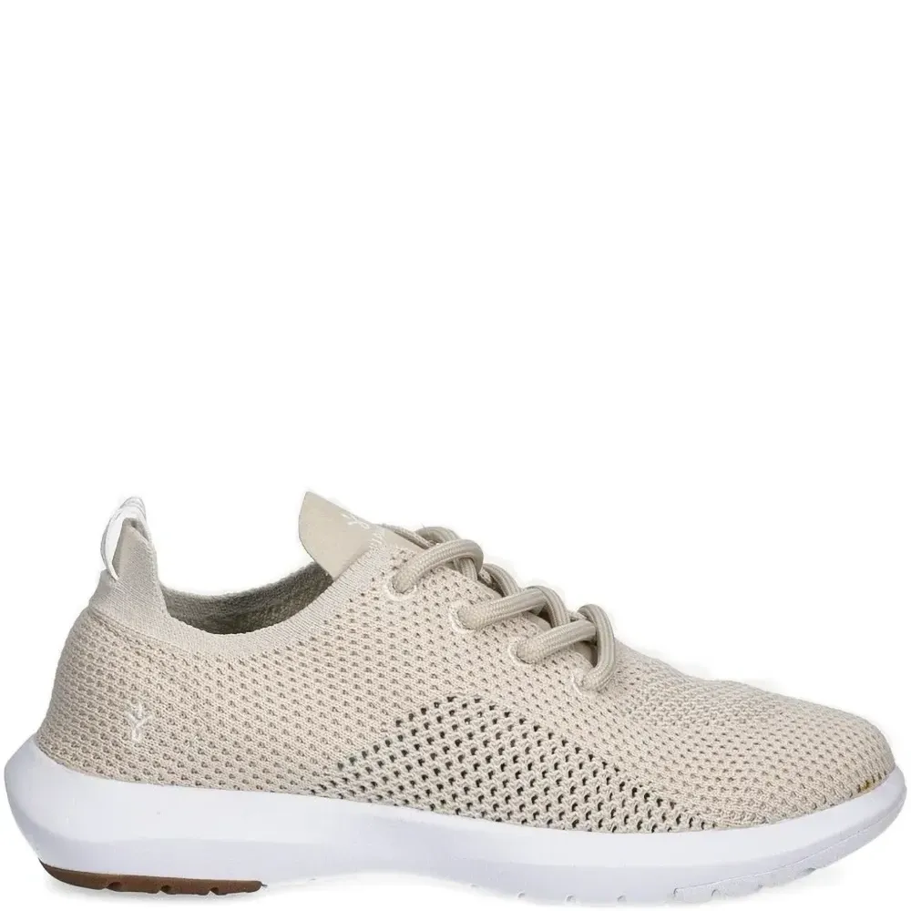 Кроссовки с вышитым логотипом