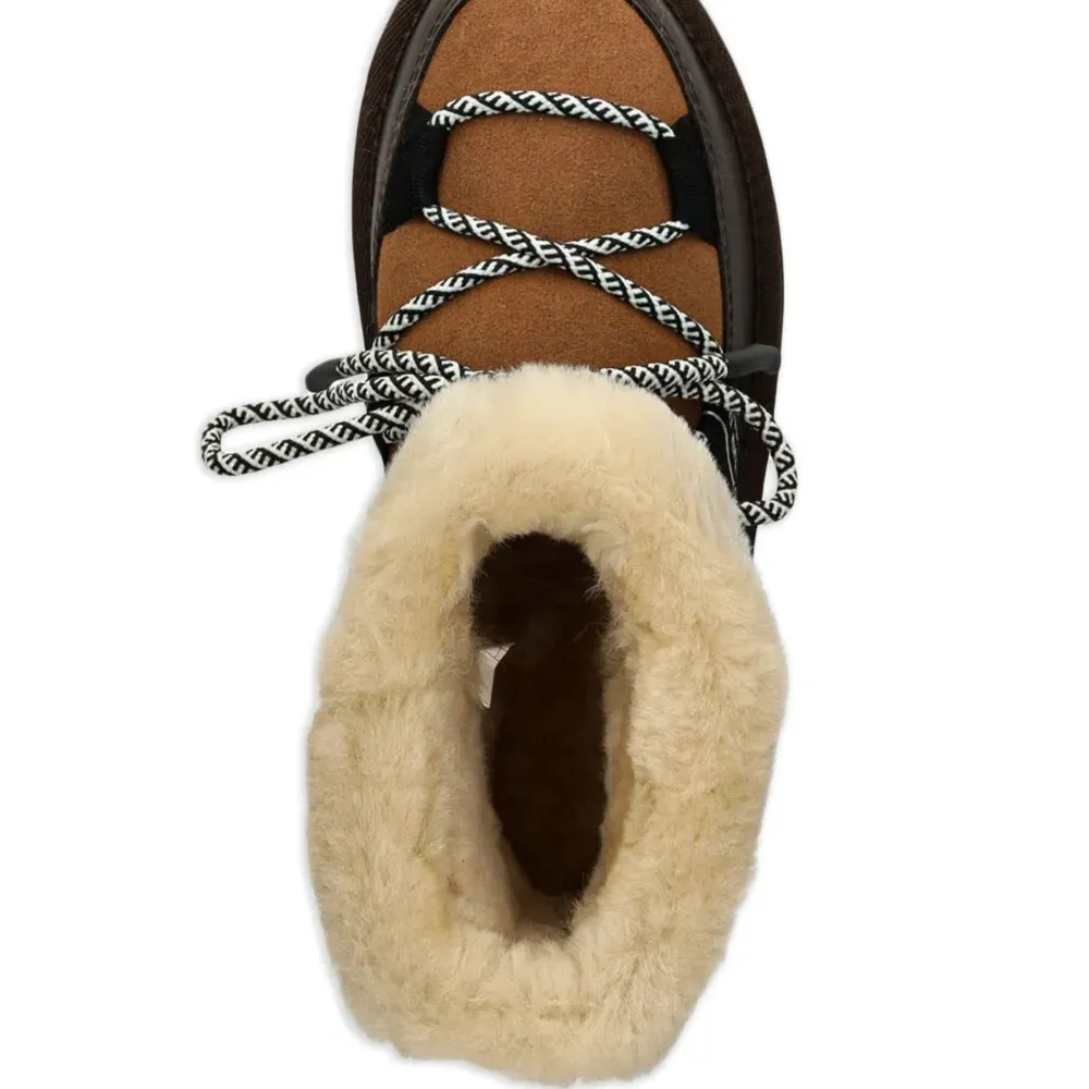 Ботинки на шнуровке