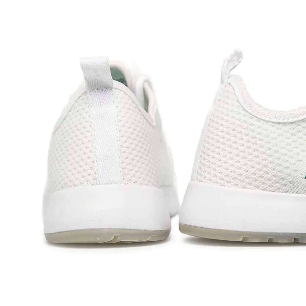 Кроссовки с перфорацией