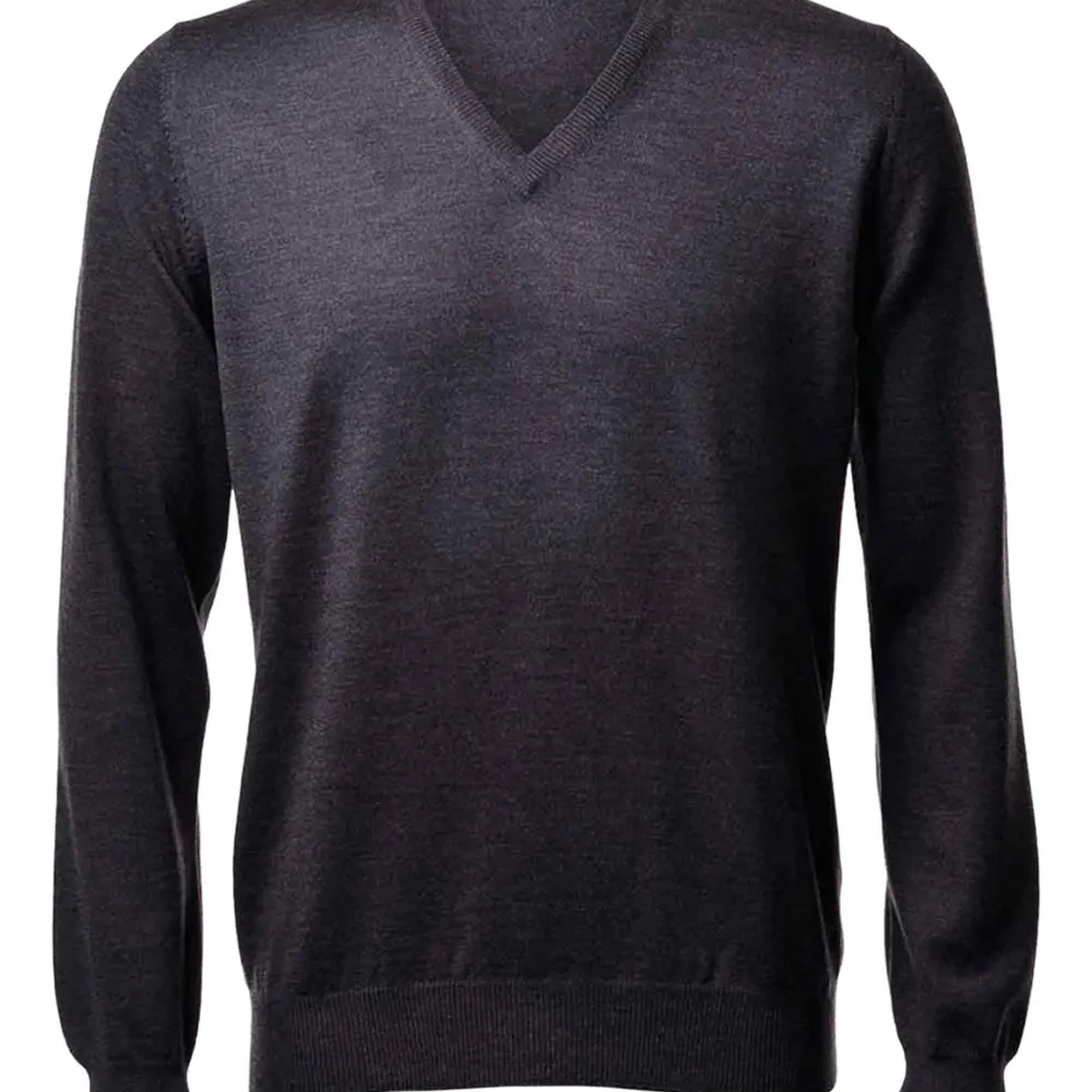 Шерстяной свитер с V-образным вырезом