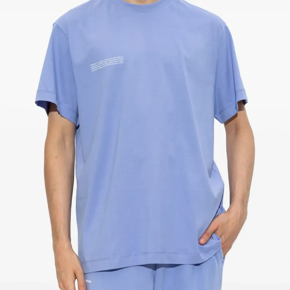 футболка с логотипом