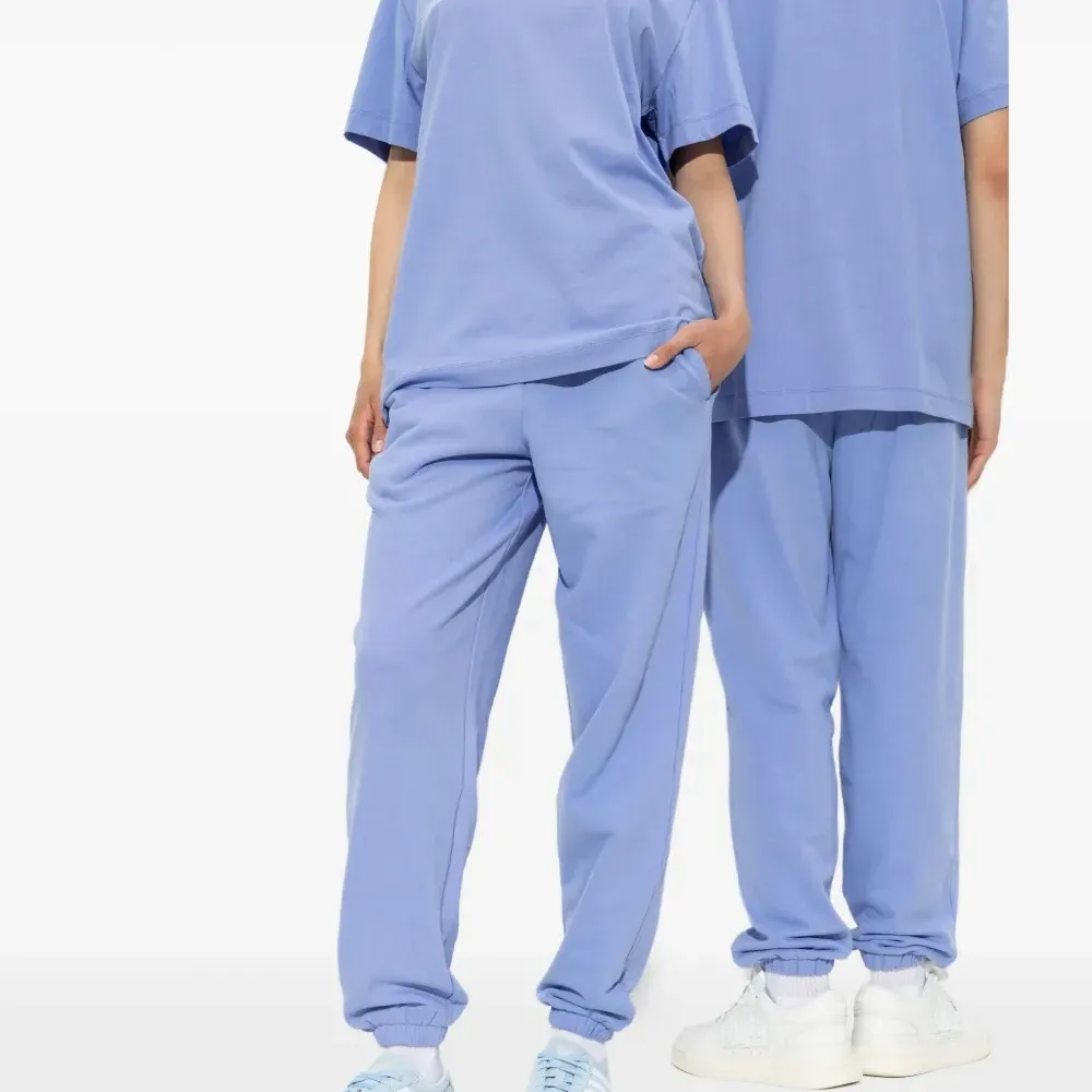 футболка с логотипом