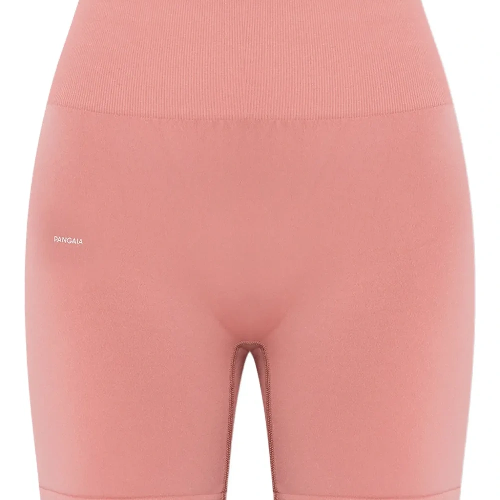 бесшовные спортивные шорты