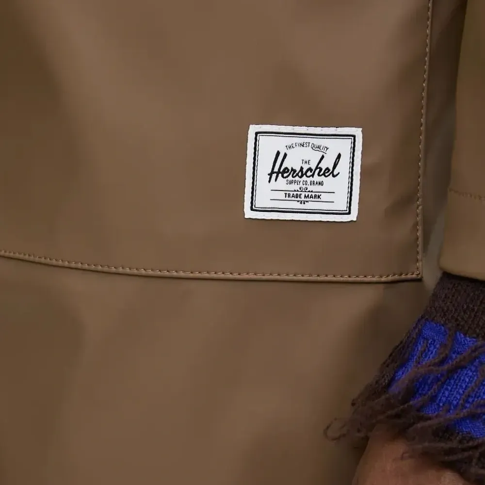 Пальто с капюшоном и карманами