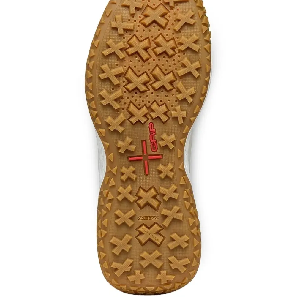 Массивные кроссовки с сетчатыми вставками