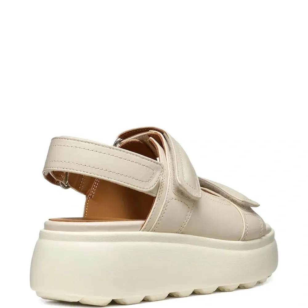 Сандалии на платформе с ремешками