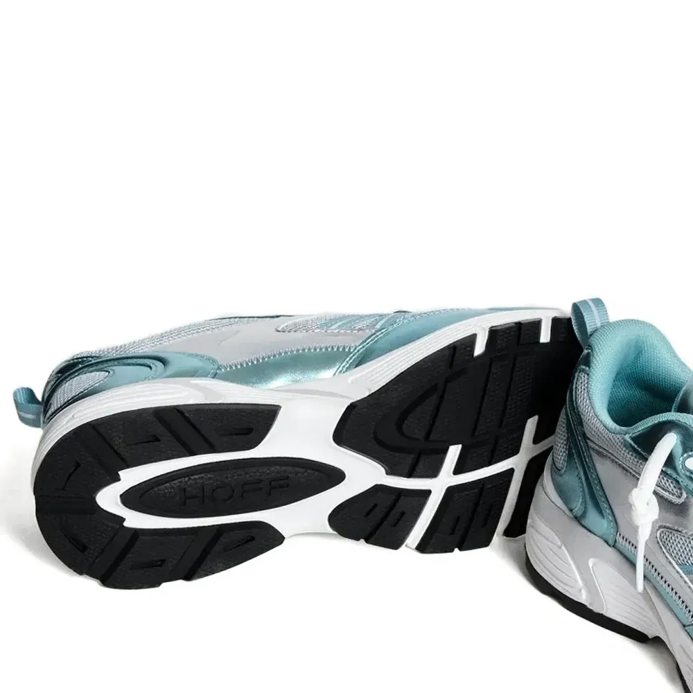 Кроссовки на шнуровке