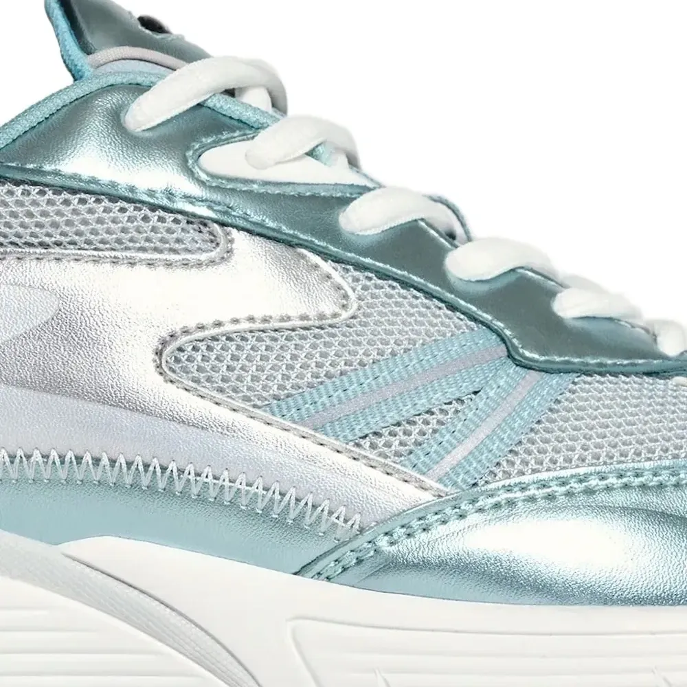 Кроссовки на шнуровке