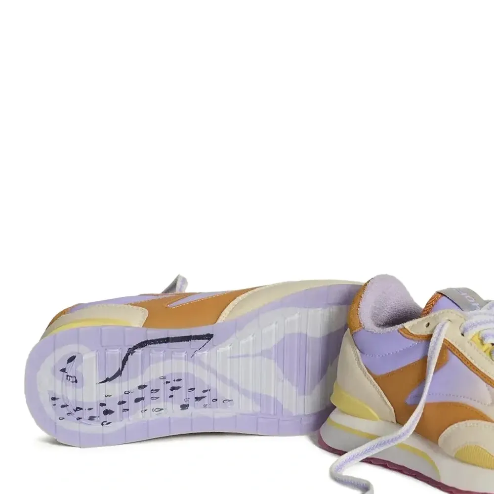 Кроссовки со вставками