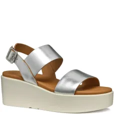 Сандалии на платформе с ремешками