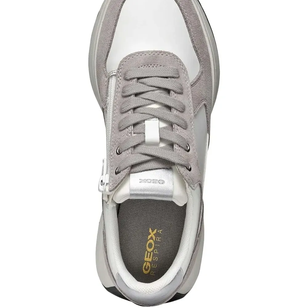 Кроссовки со вставками