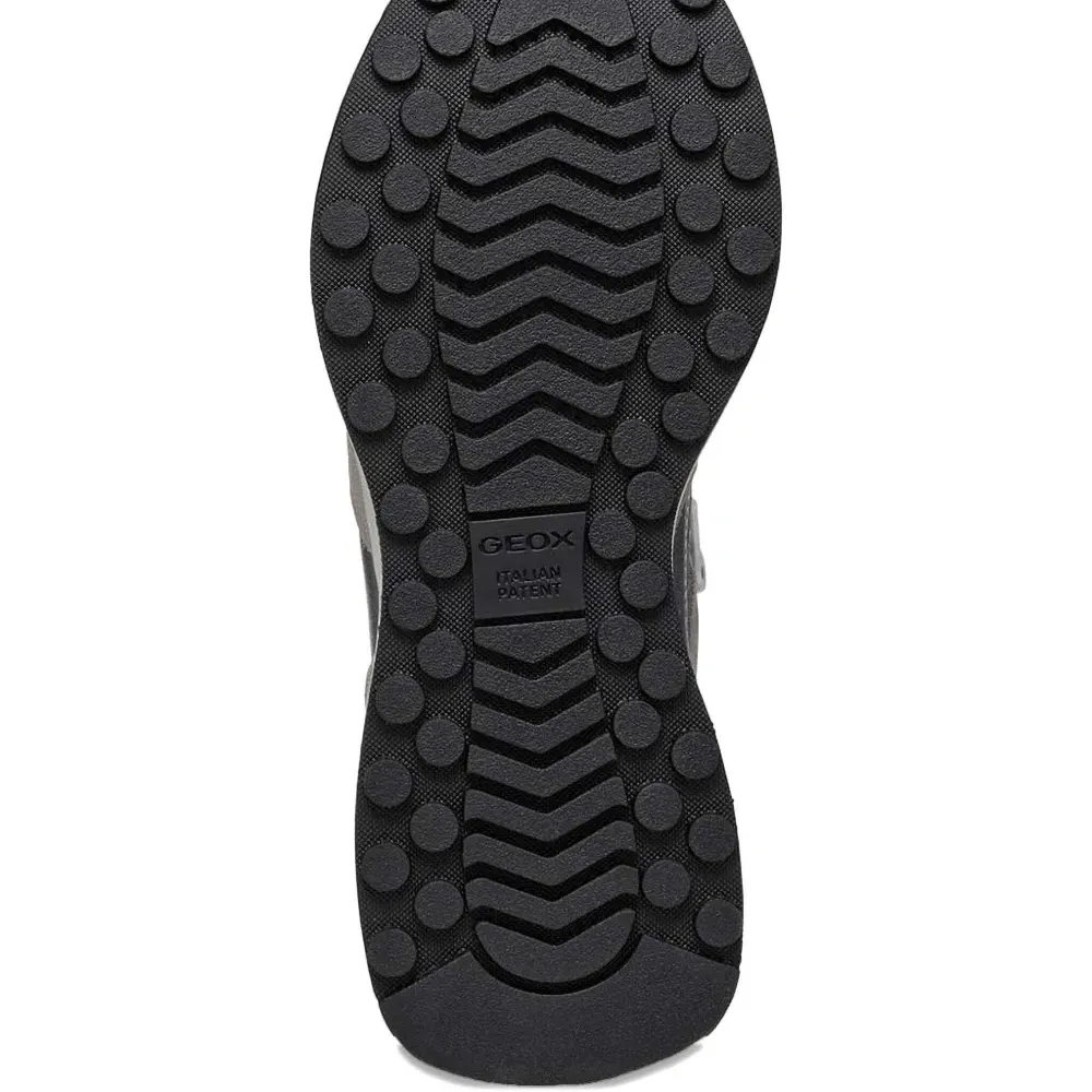 Кроссовки со вставками