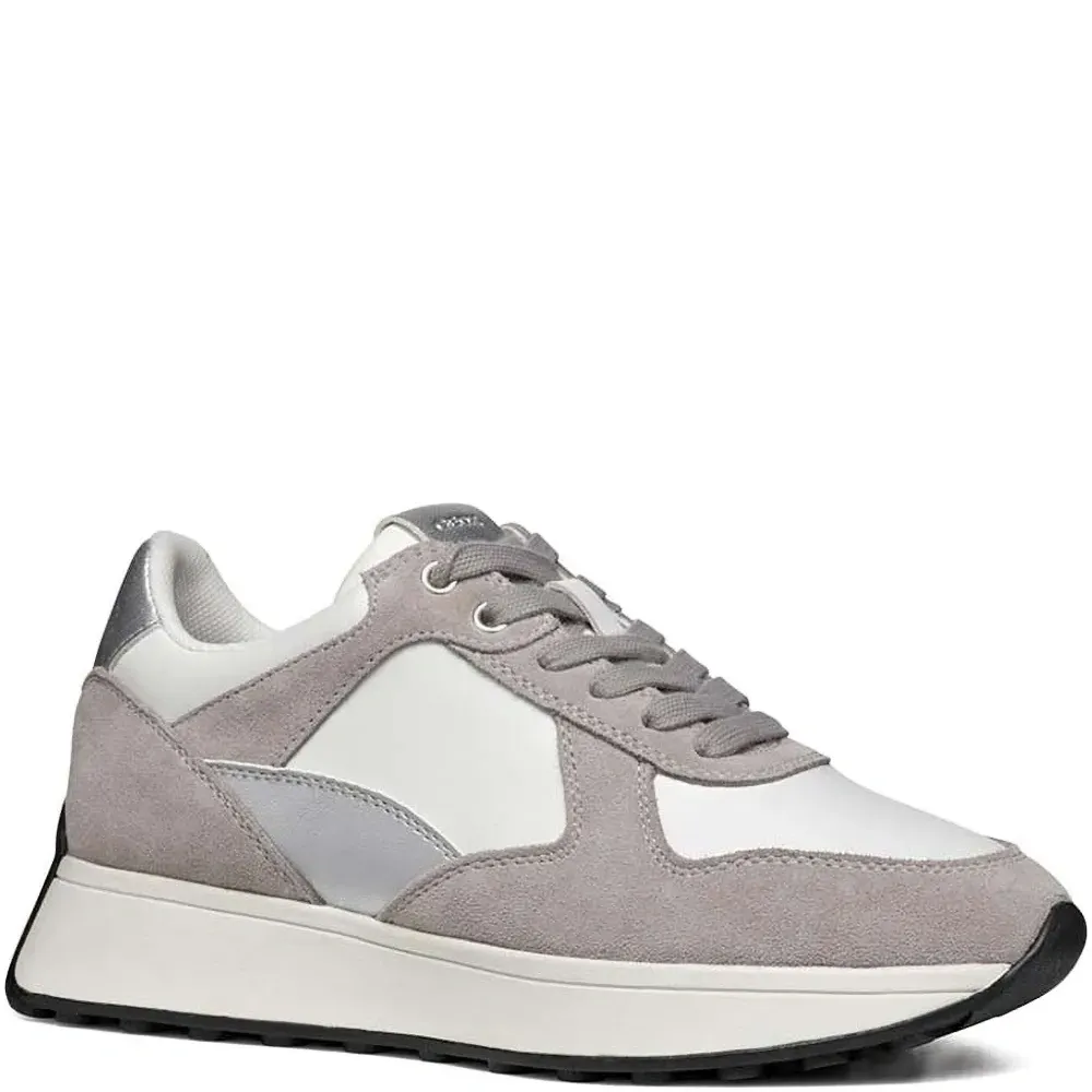 Кроссовки со вставками