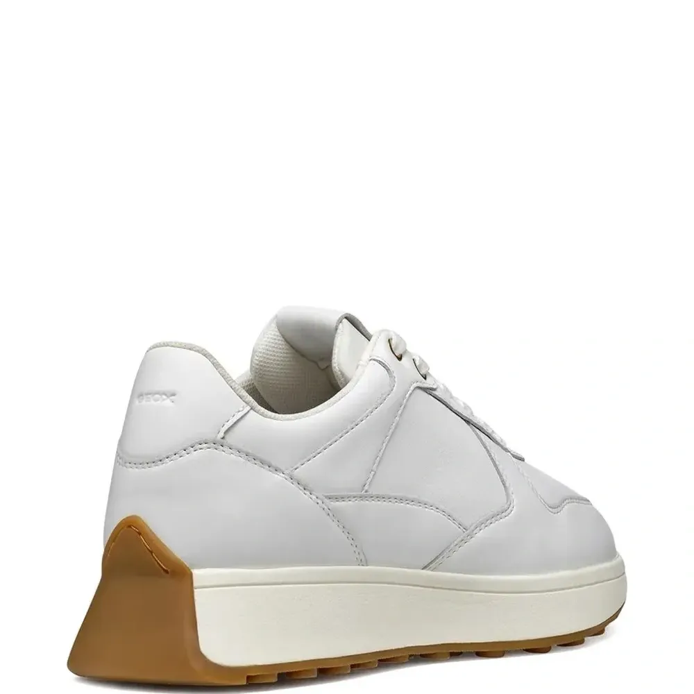 Кроссовки Amabel на танкетке