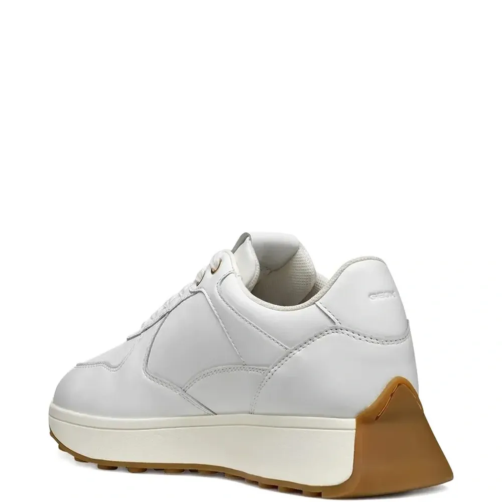 Кроссовки Amabel на танкетке