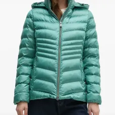 Стеганая куртка с капюшоном Стеганая куртка с капюшоном