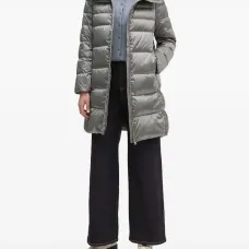 Стеганая куртка с капюшоном Стеганая куртка с капюшоном