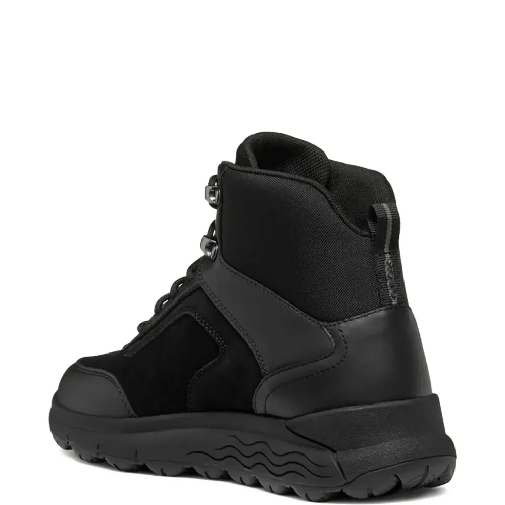 Кроссовки на шнуровке