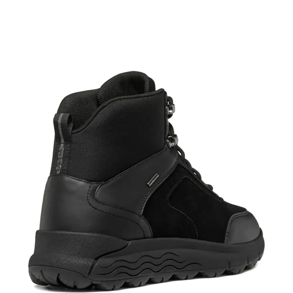 Кроссовки на шнуровке