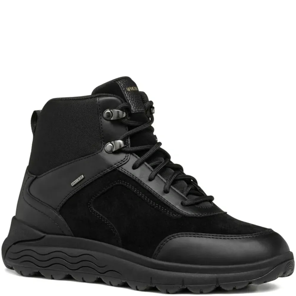 Кроссовки на шнуровке