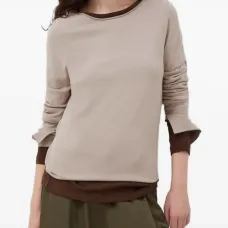 Свитер с вырезом-лодочкой