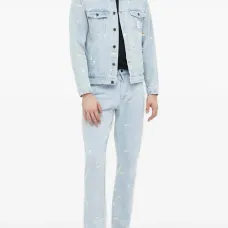 Джинсовая куртка с цветочной вышивкой Джинсовая куртка с цветочной вышивкой