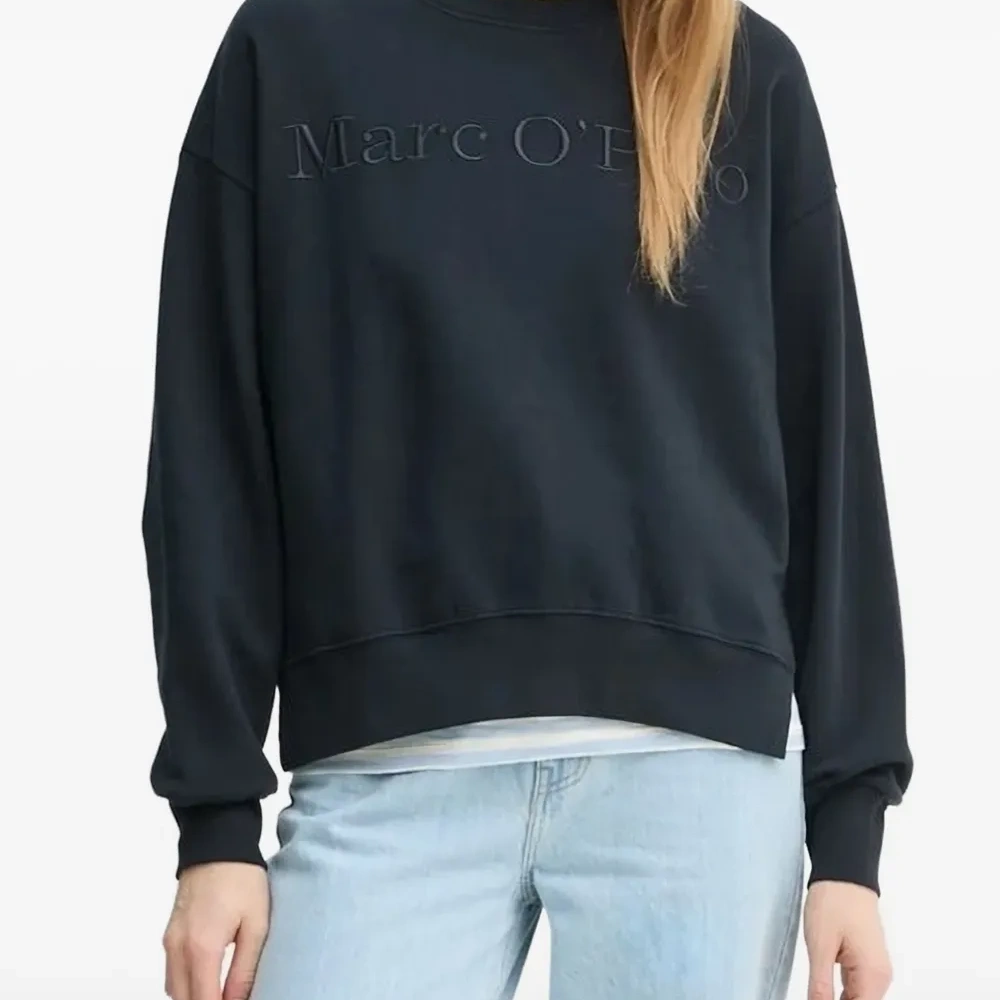 Толстовка с вышитым логотипом