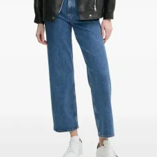 Джинсы на пуговицах