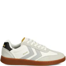 Кроссовки на шнуровке