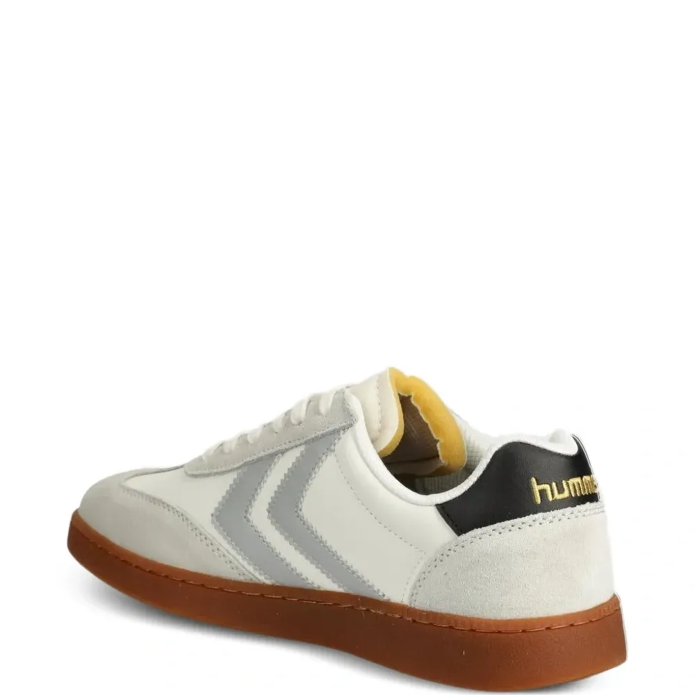 Кроссовки на шнуровке