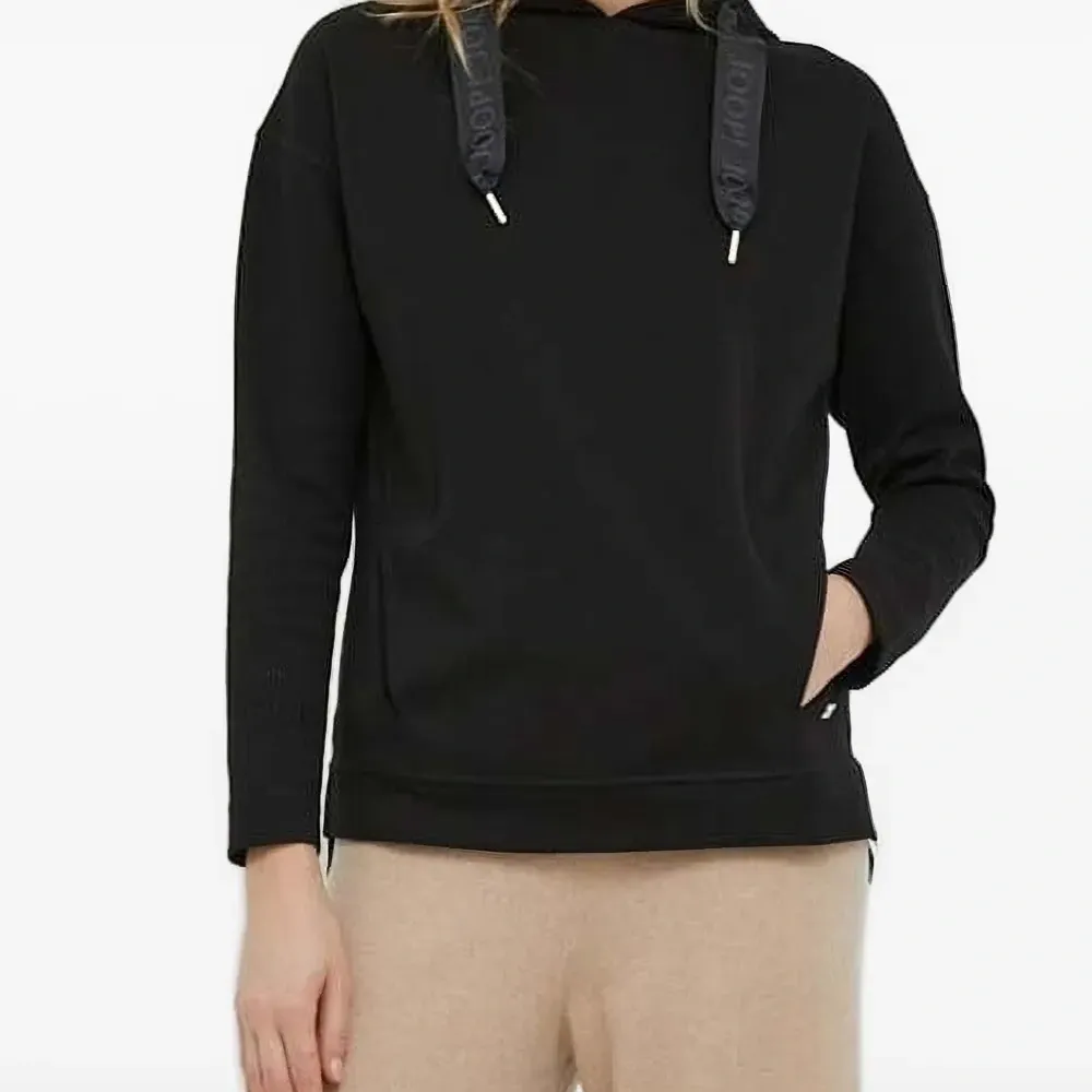 Топ с капюшоном и разрезом