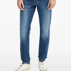 Джинсы с нашивкой