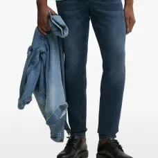 Джинсы с нашивкой Джинсы с нашивкой