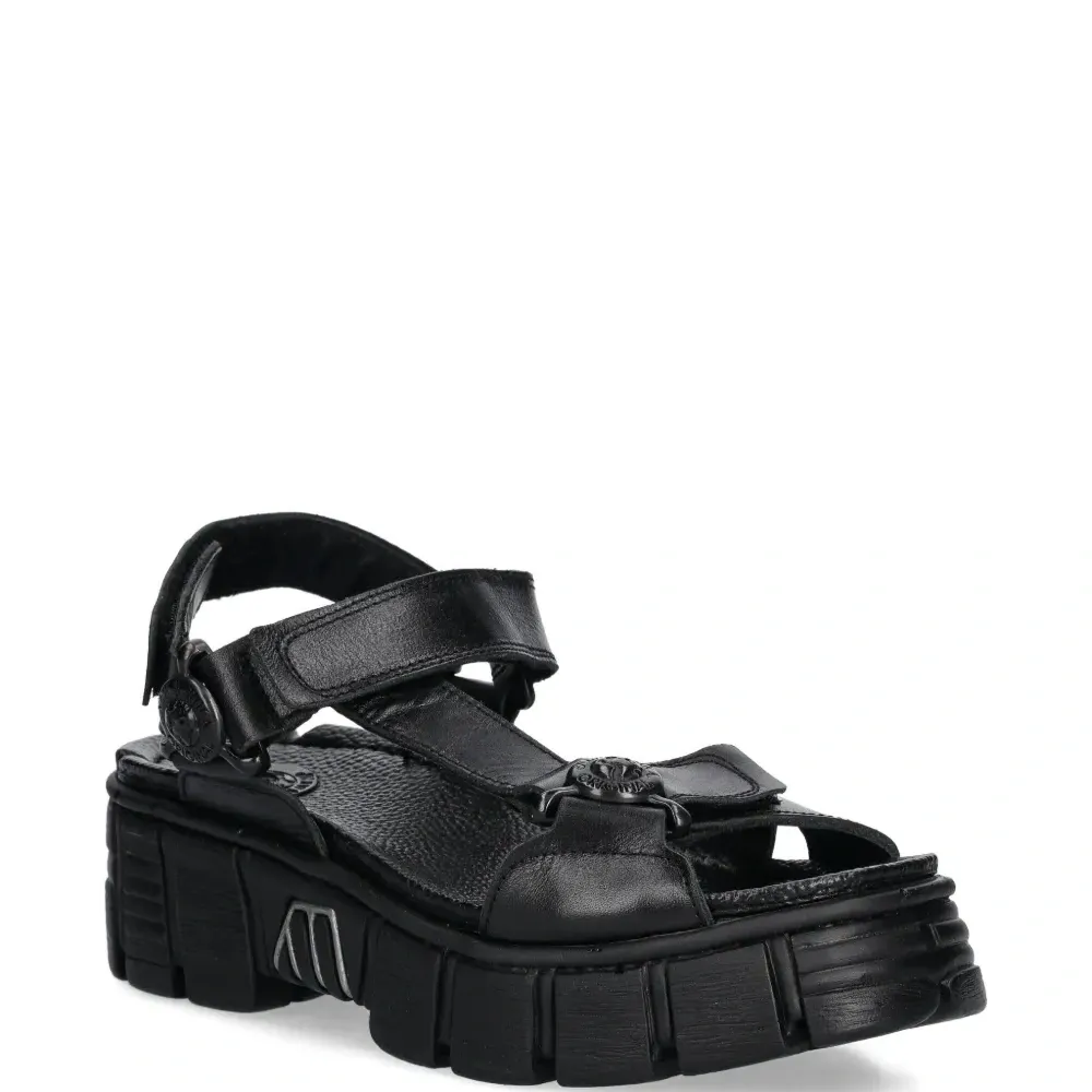 сандалии на платформе