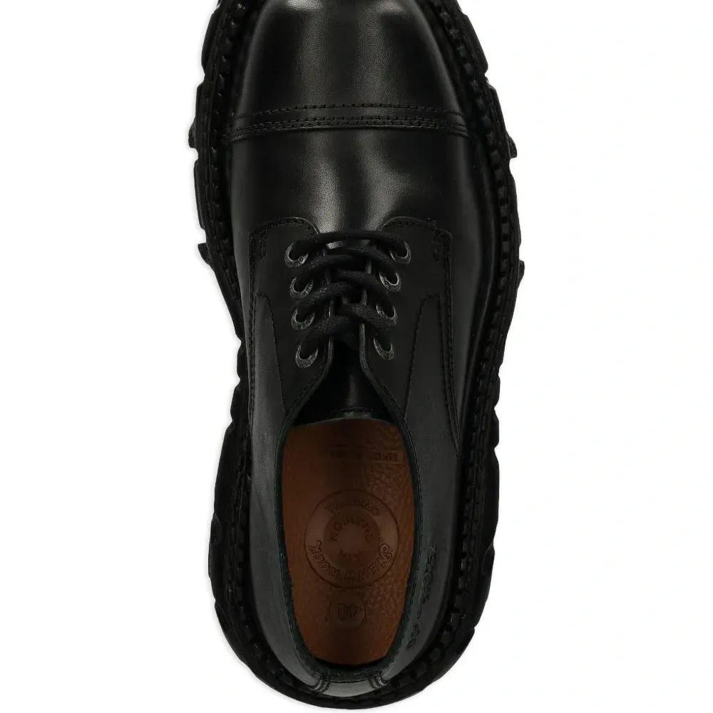 Туфли на платформе со шнуровкой