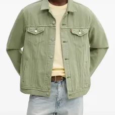 Джинсовая куртка на пуговицах Джинсовая куртка на пуговицах