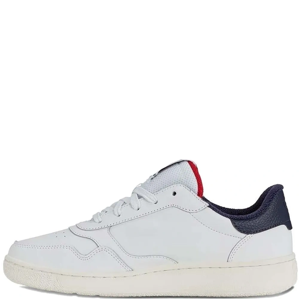 Кроссовки на шнуровке