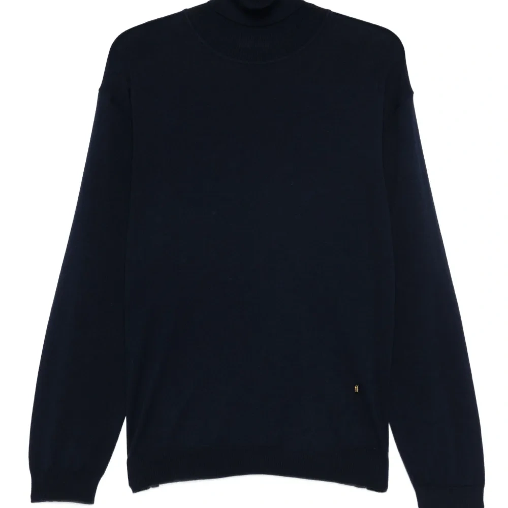 Свитер с высоким воротником