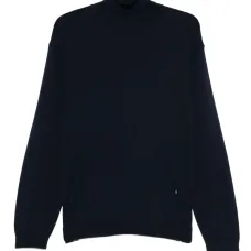 Свитер с высоким воротником